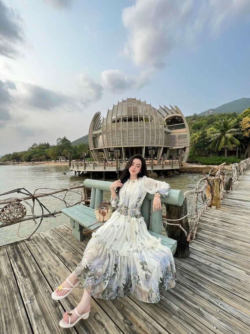 ĐẦM MAXI HOA BƯỚM TÍM KÈM DÂY THẮT LƯNG