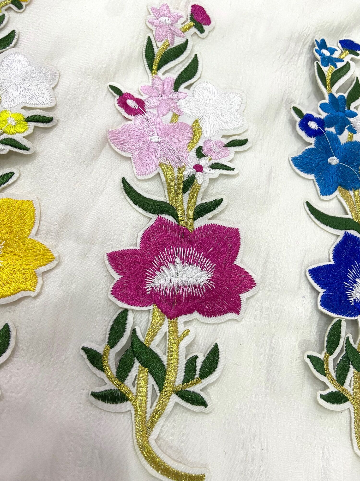 Miếng thêu hình hoa trang trí váy áo