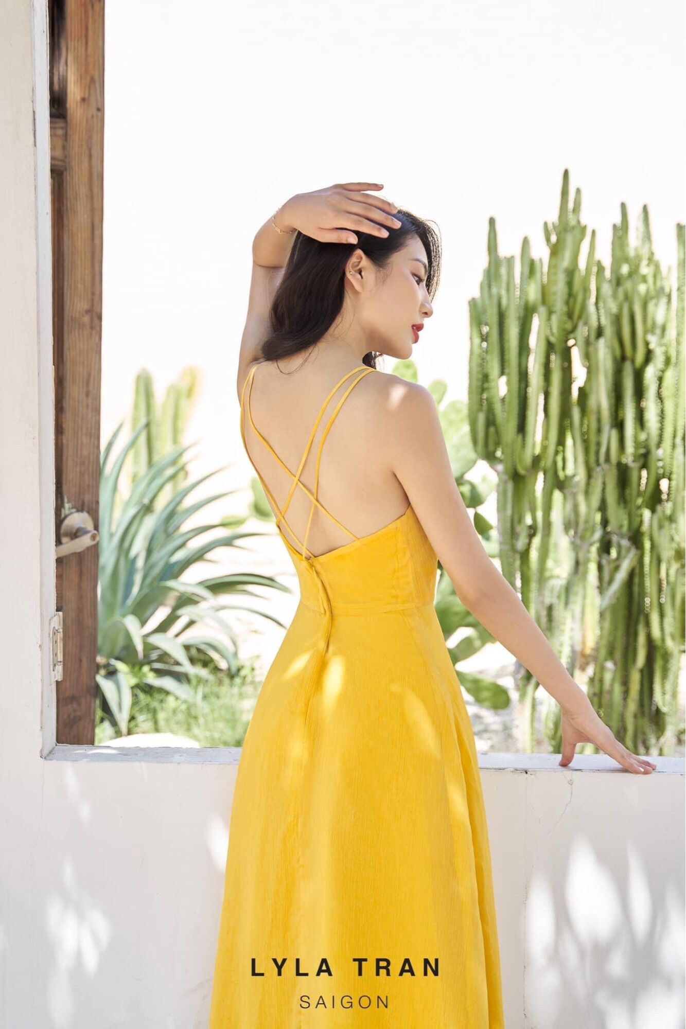 Đầm maxi đi biển vàng/trắng đan dây lưng ôm eo (CELINNE)