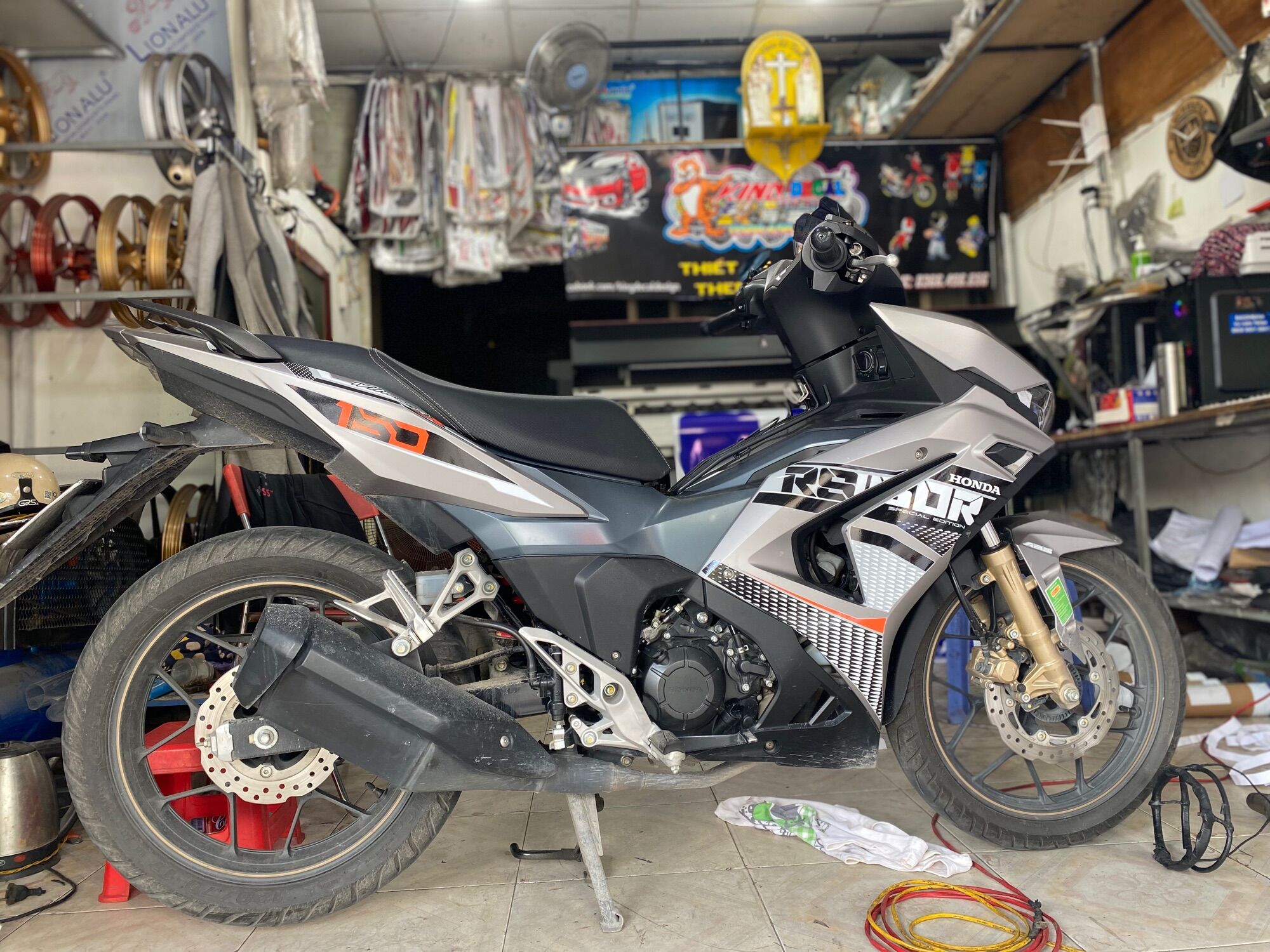Tem rời winner x v3 mẫu rs150r màu xám đen trắng cam