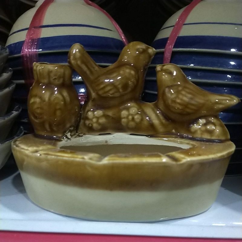 Gạt tàn thuốc bằng sành cổ xưa