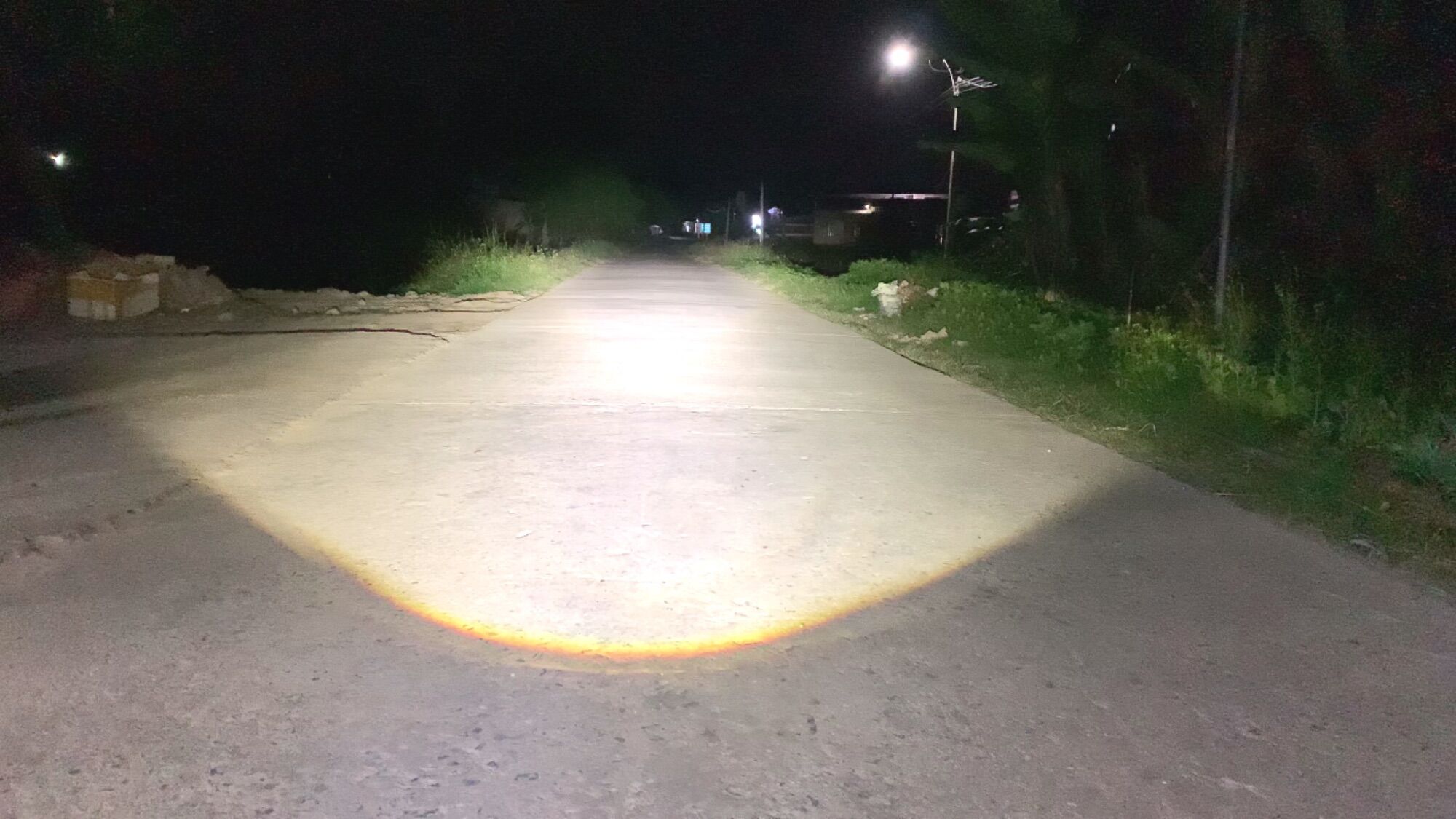 Bi Led AES 2.0 Thân Zen Tặng Chụp Xi ( Giá 1 Cái)