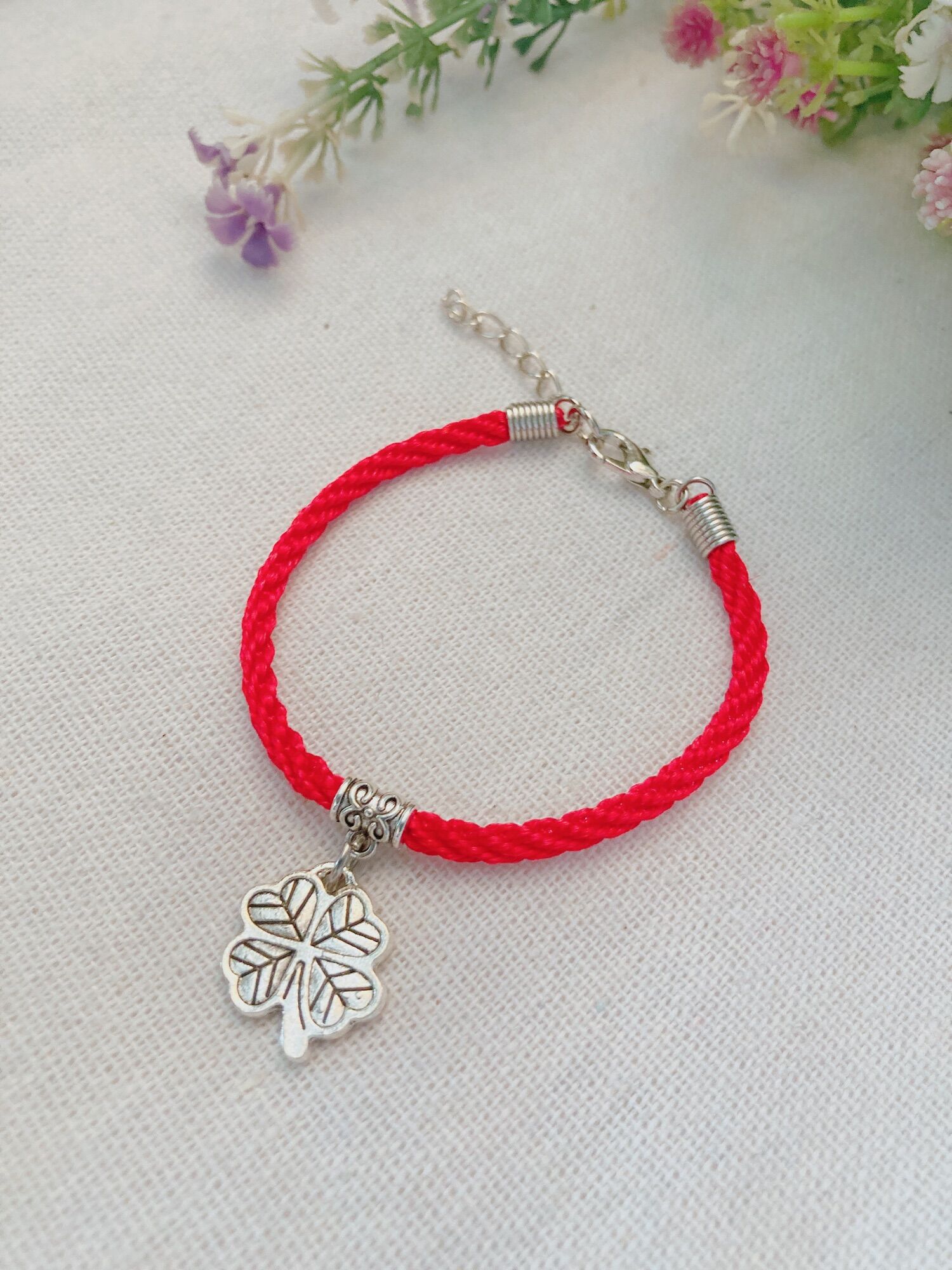 Vòng tay handmade cỏ 4 lá