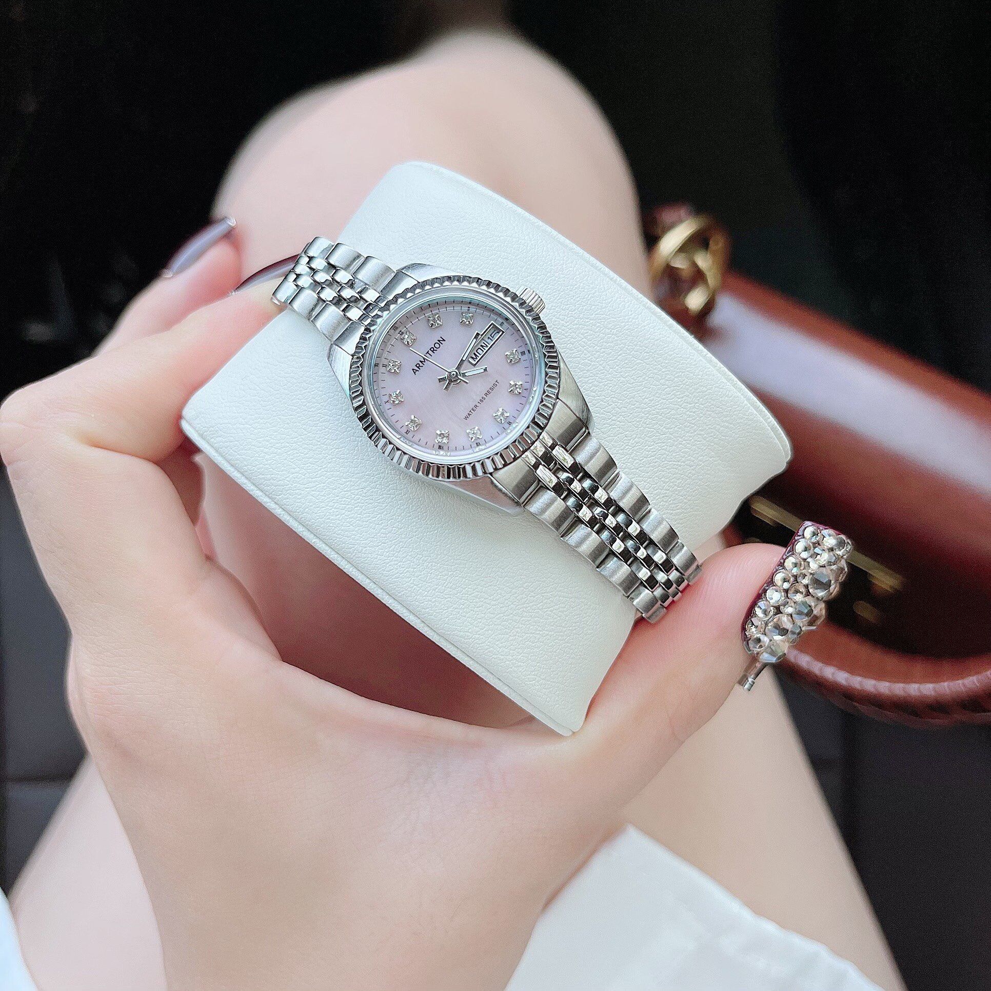 Đồng hồ nữ Armitron dây kim loại, size 25mm