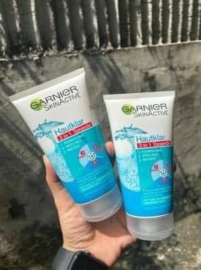 Sữa rửa mặt Garnier ( 3 in 1 ) . Made in Germany