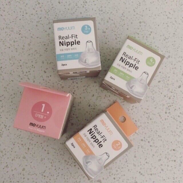 1 núm Moyuum khách được chọn size ( núm ko có hộp )