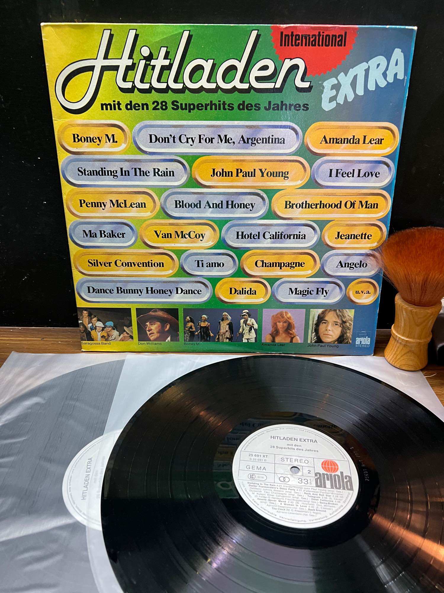 Hitleden International Extra đĩa nhạc vinyl với 28 siêu hit hàng đầu năm