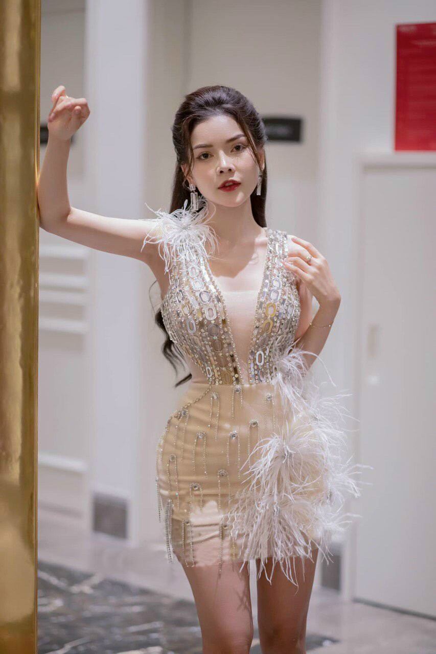 Đầm body đá gương dây đá