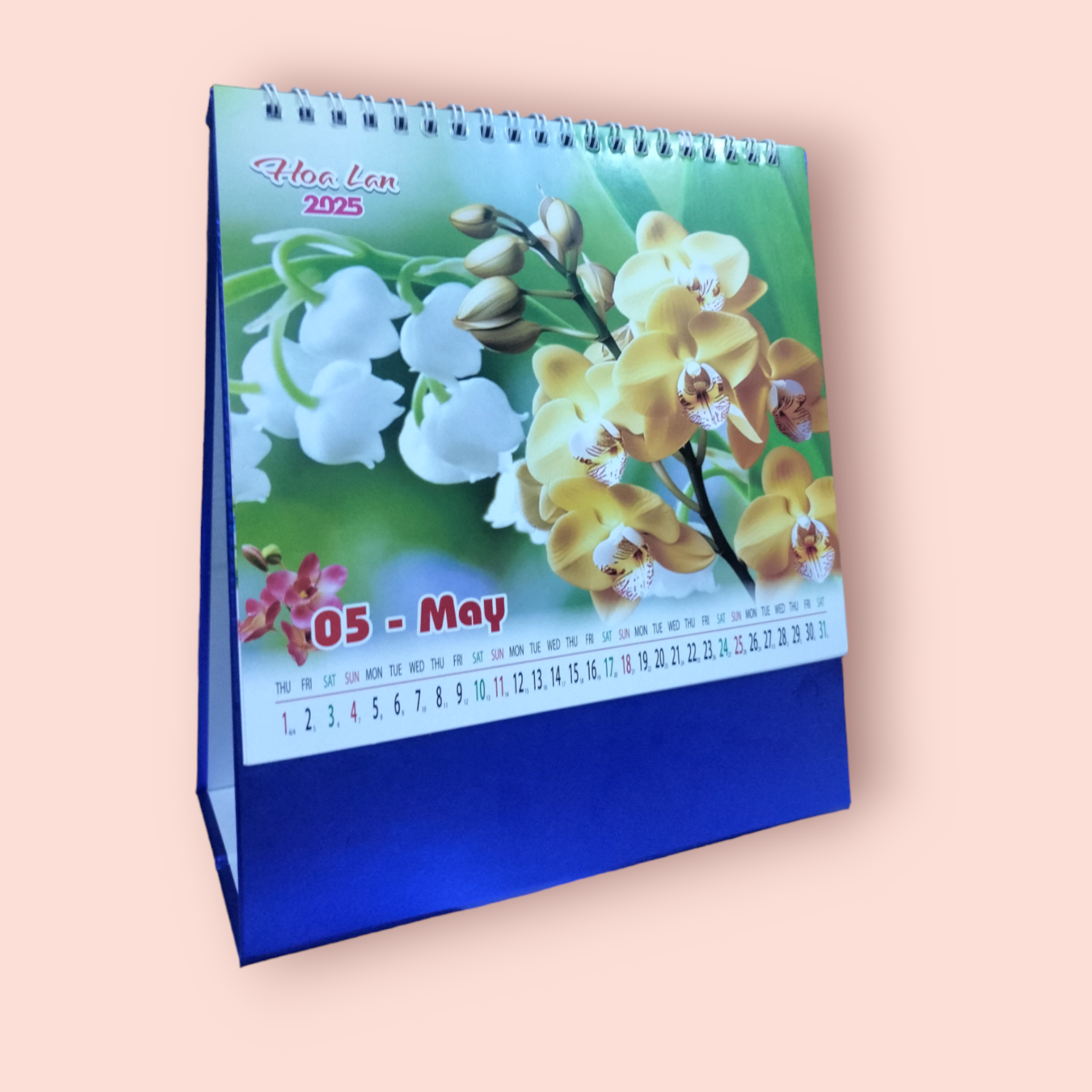 Lịch để bàn ngẫu nhiên chữ A đế xanh 2025