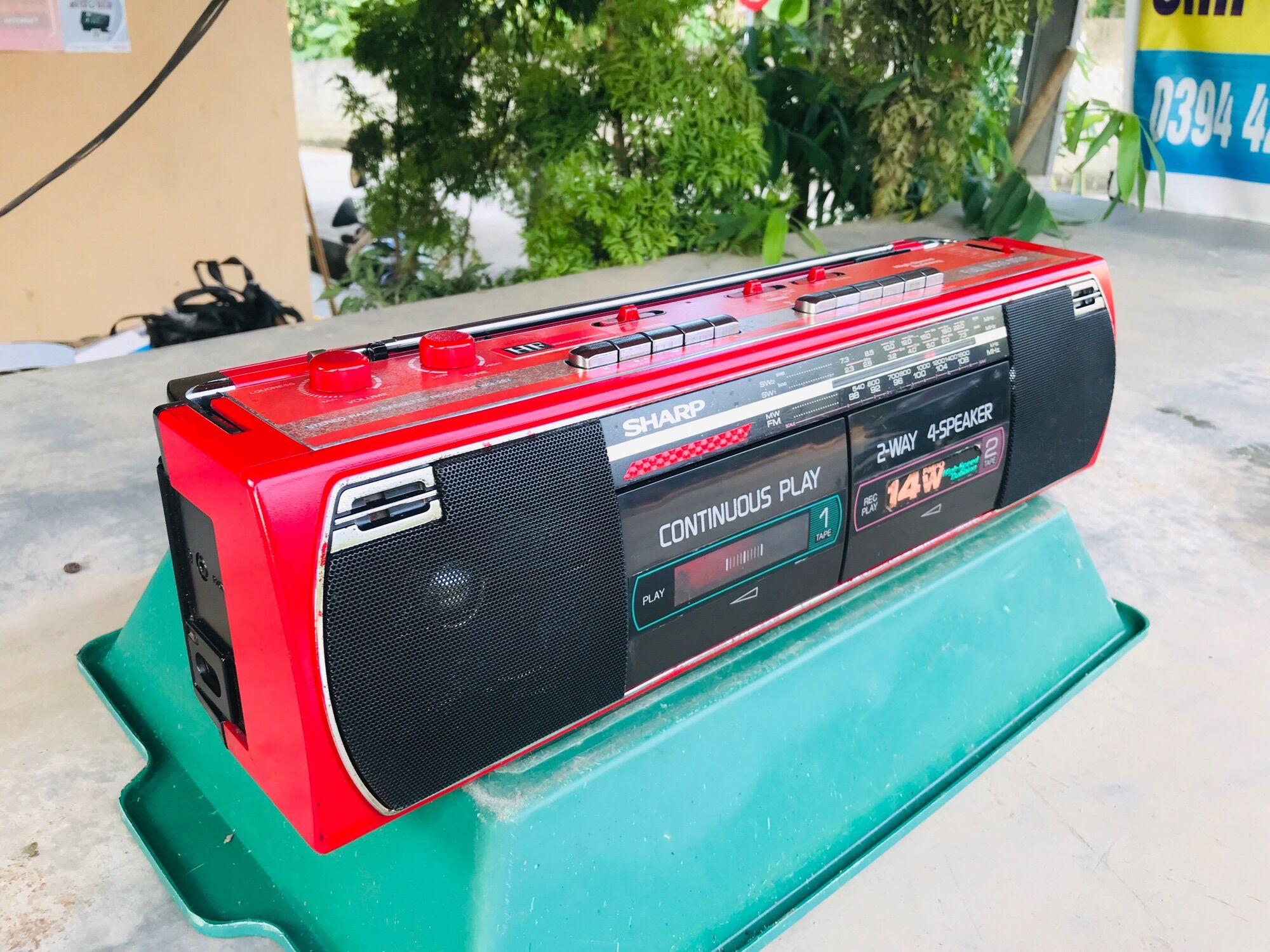 Đài Sharp wQ-267z màu đỏ