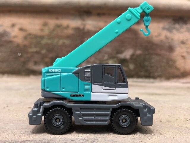 Xe Mô Hình TOMICA  cẩn cẩu xoay 360 độ