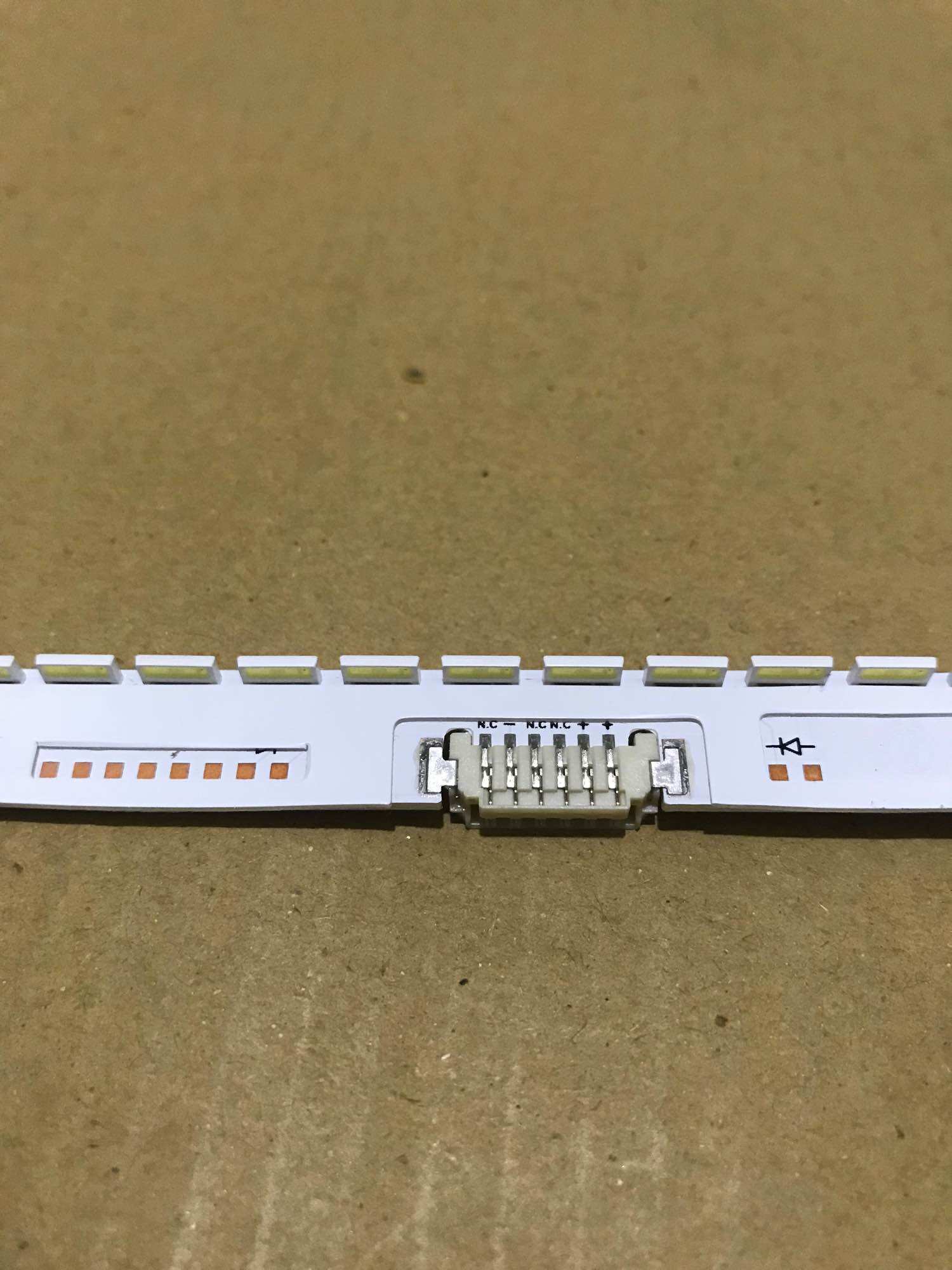 Led viền Samsung 40ES5600 chân nhỏ