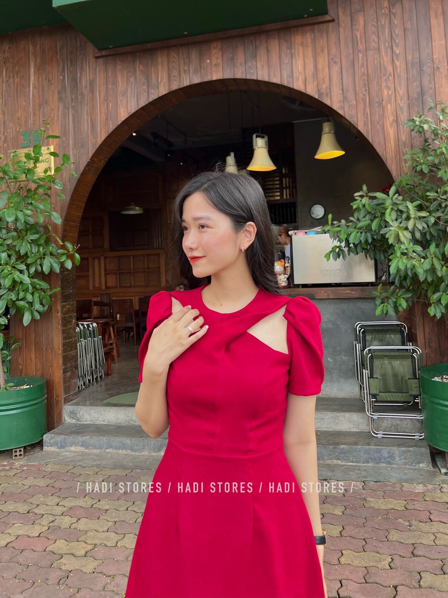 Đầm cổ chéo có tay dáng middi - Vy
