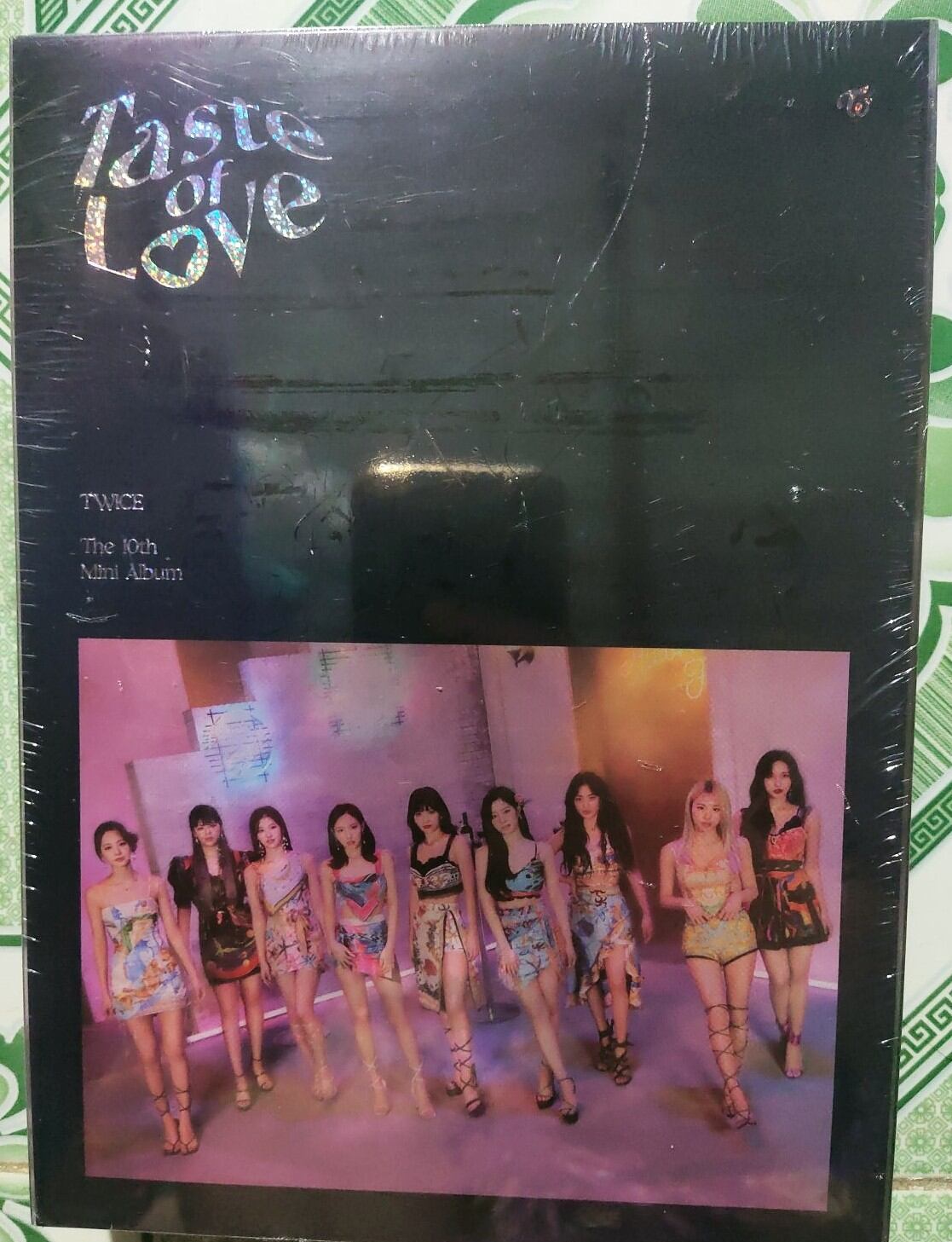 Album Taste of love - TWICE có sẵn nguyên seal