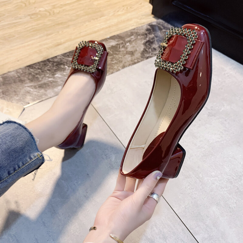 Giày một lớp đầu vuông giày tods gắn đá móc vuông miệng nông mẫu mới cho nữ giày cho mẹ đế mềm dễ phối giày cao gót gót vuông thời trang