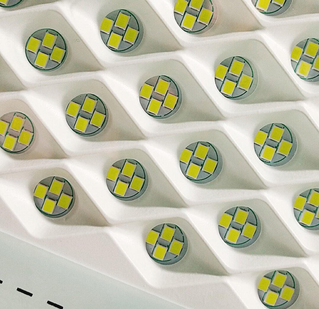 Đèn pha LED hạt 200w