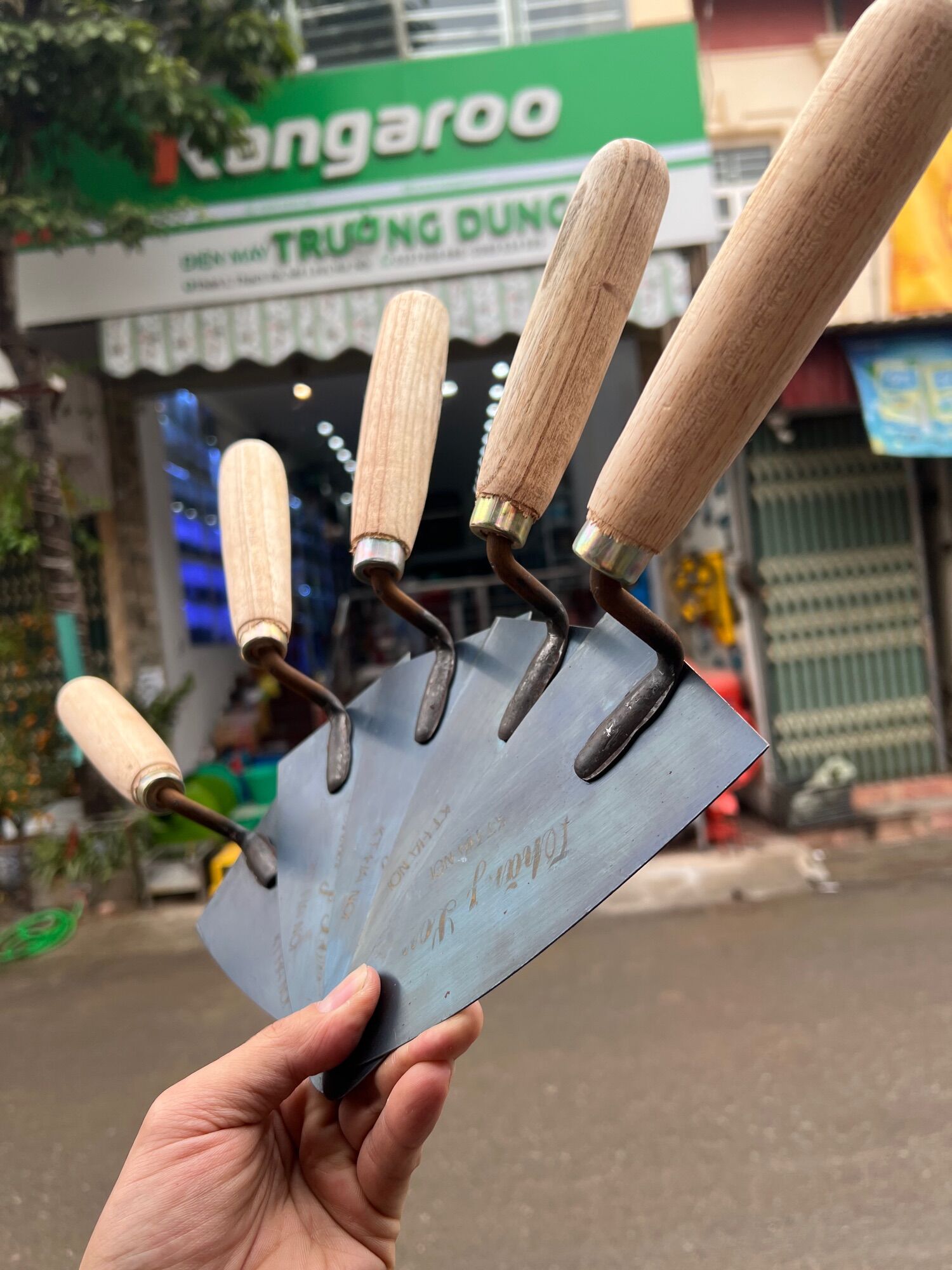 Bây thăng long đen sịn ( bay dùng cho thợ hồ )