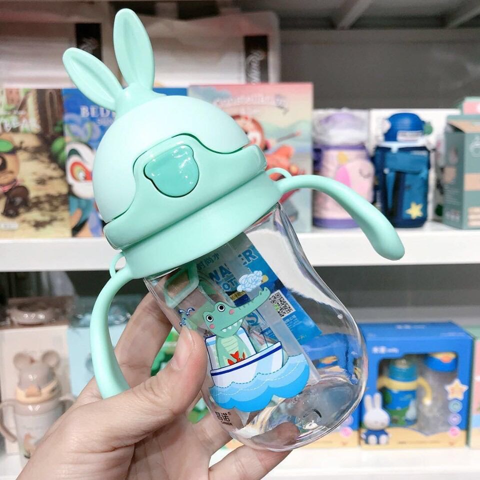 Bình uống nước cho bé