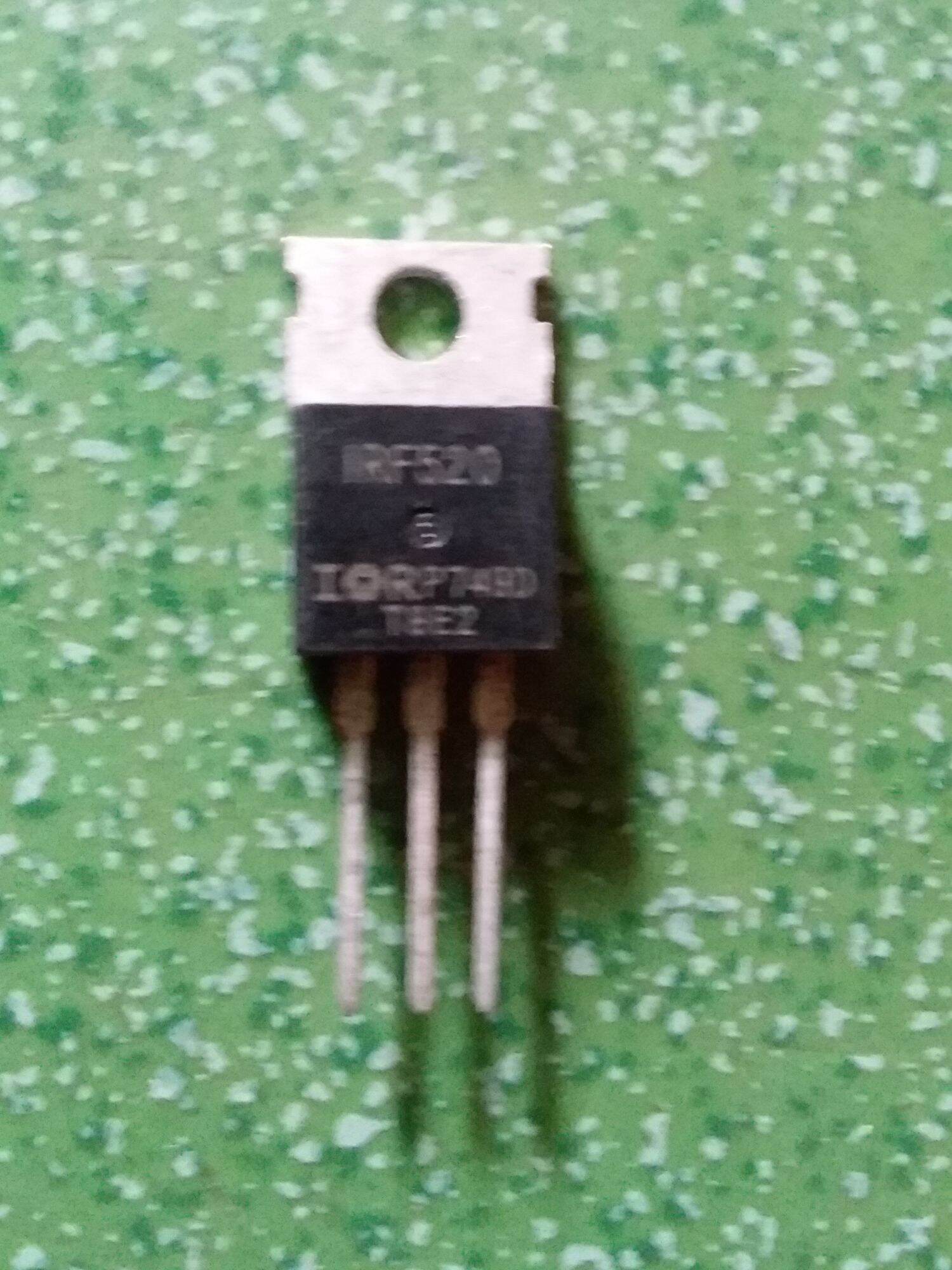 1 chiếc mosfet irf520