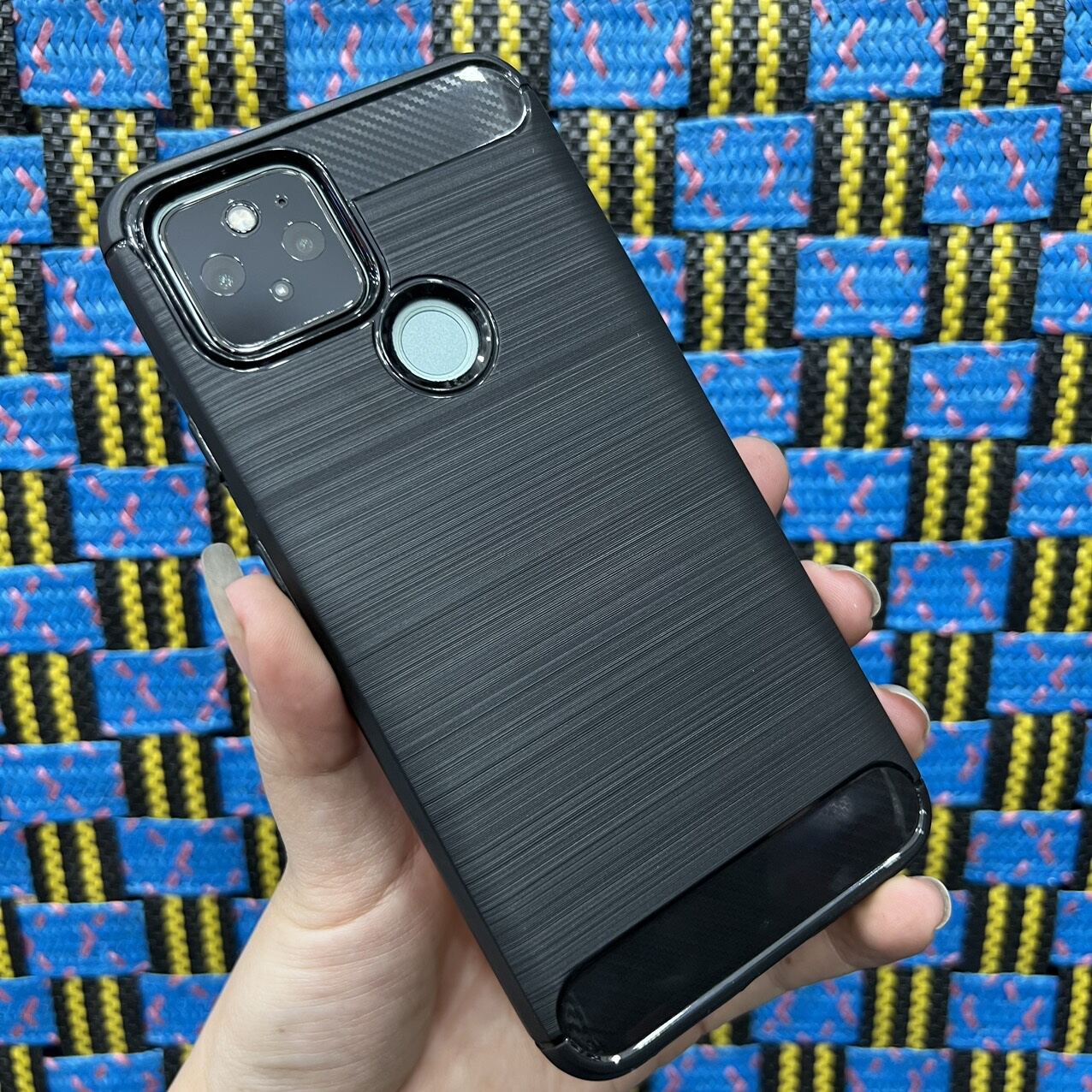 Case ốp lưng Google Pixel 5 dẻo đen carbon vân xước dày dặn chống sốc