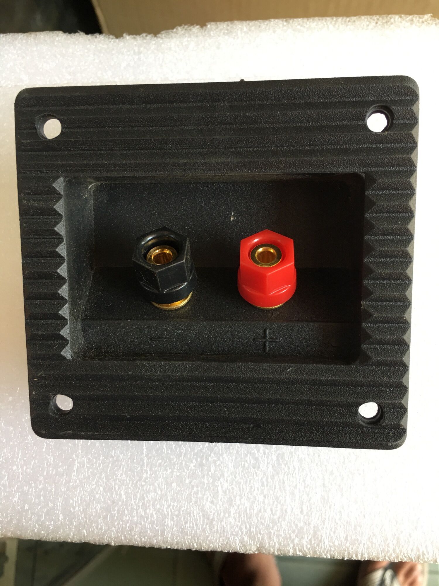 Trạm loa vuông ráp thùng (1 chiếc)