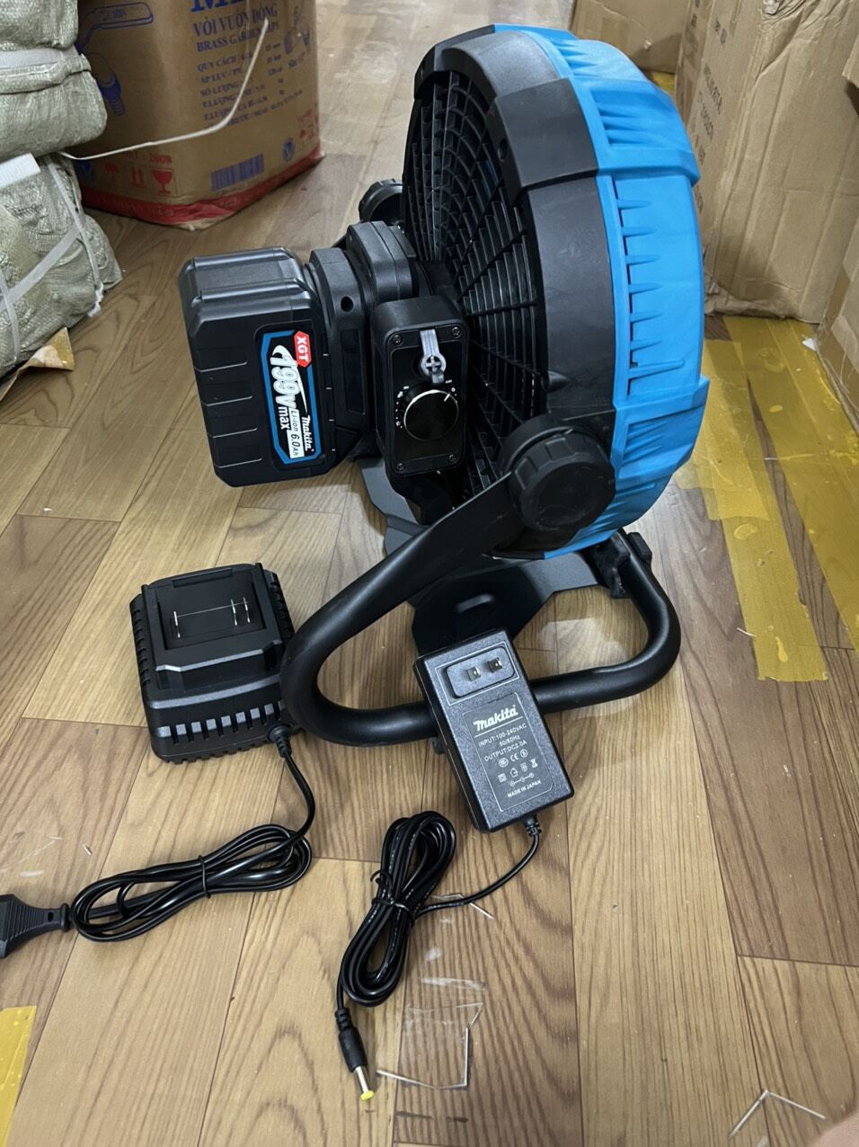 Quạt tích điện Makita nhật bản