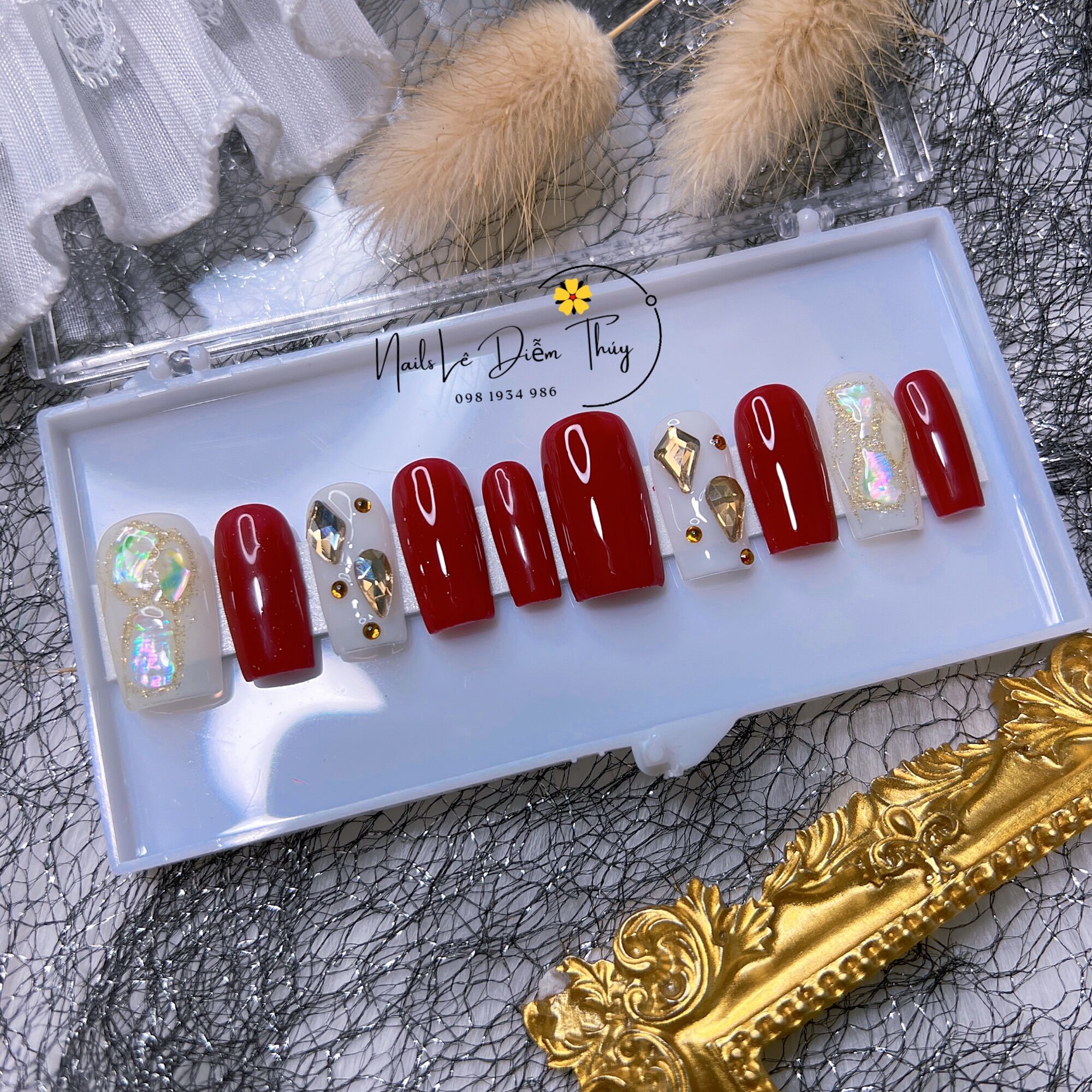 Nail Box design Red slicks delivery bow