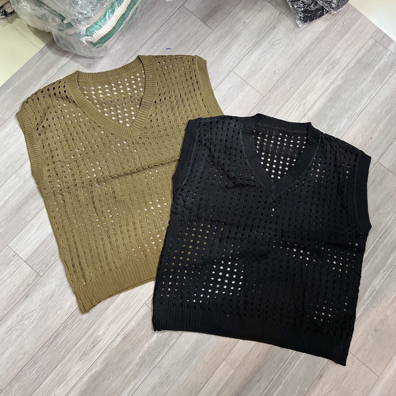 Áo len cổ tim
