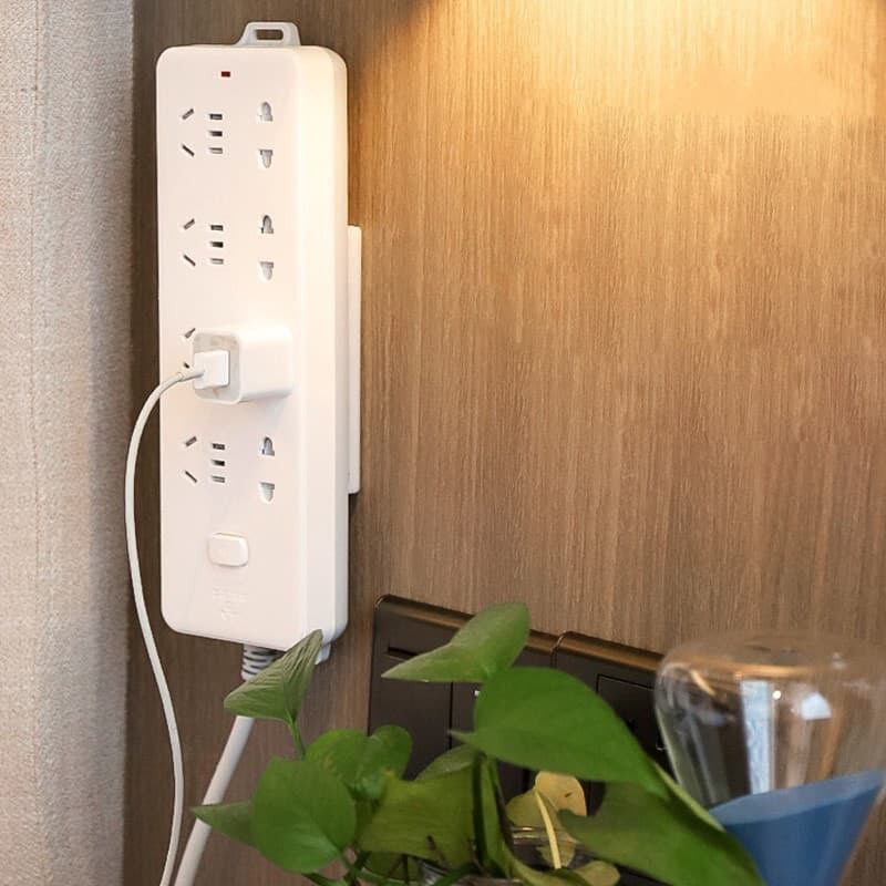 Miếng dán tường treo ổ cắm điện, modem, wifi.