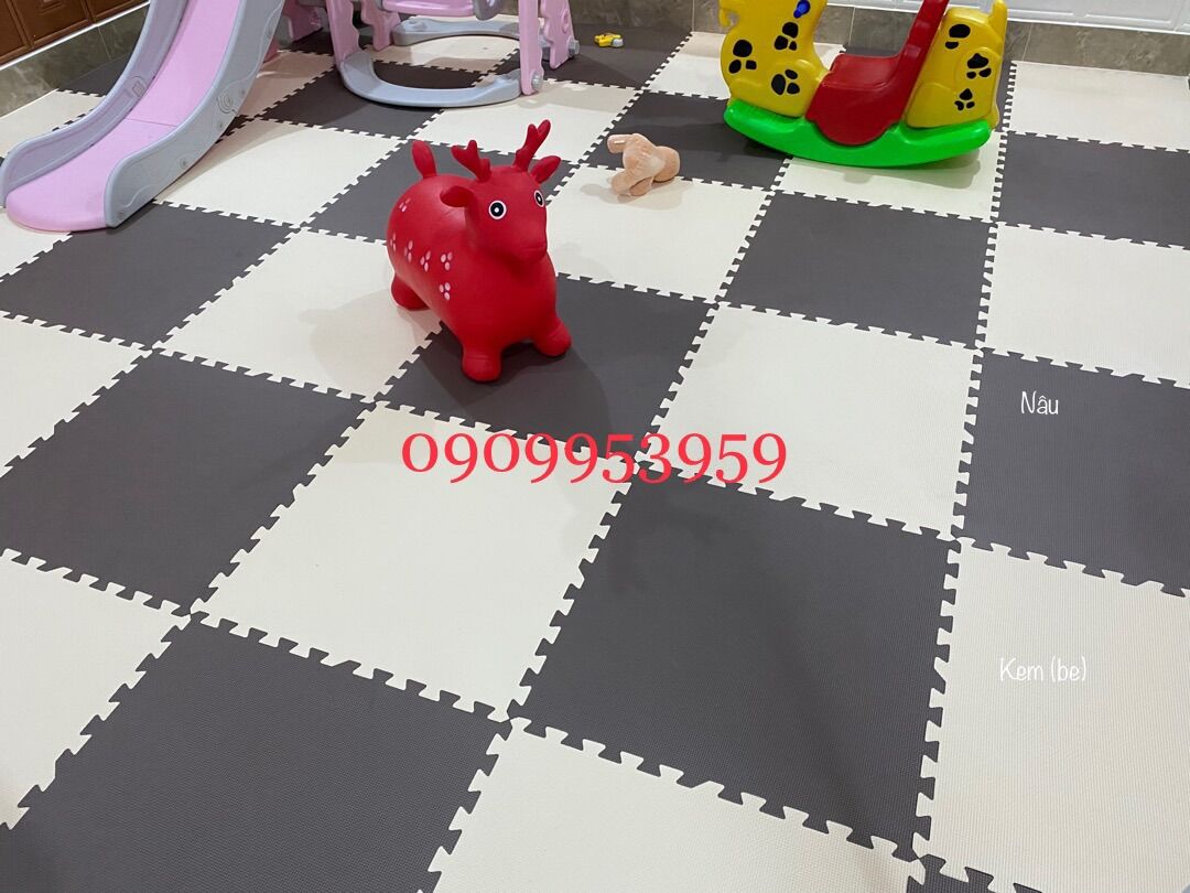 thảm xốp màu nâu và kem 60×60×1cm