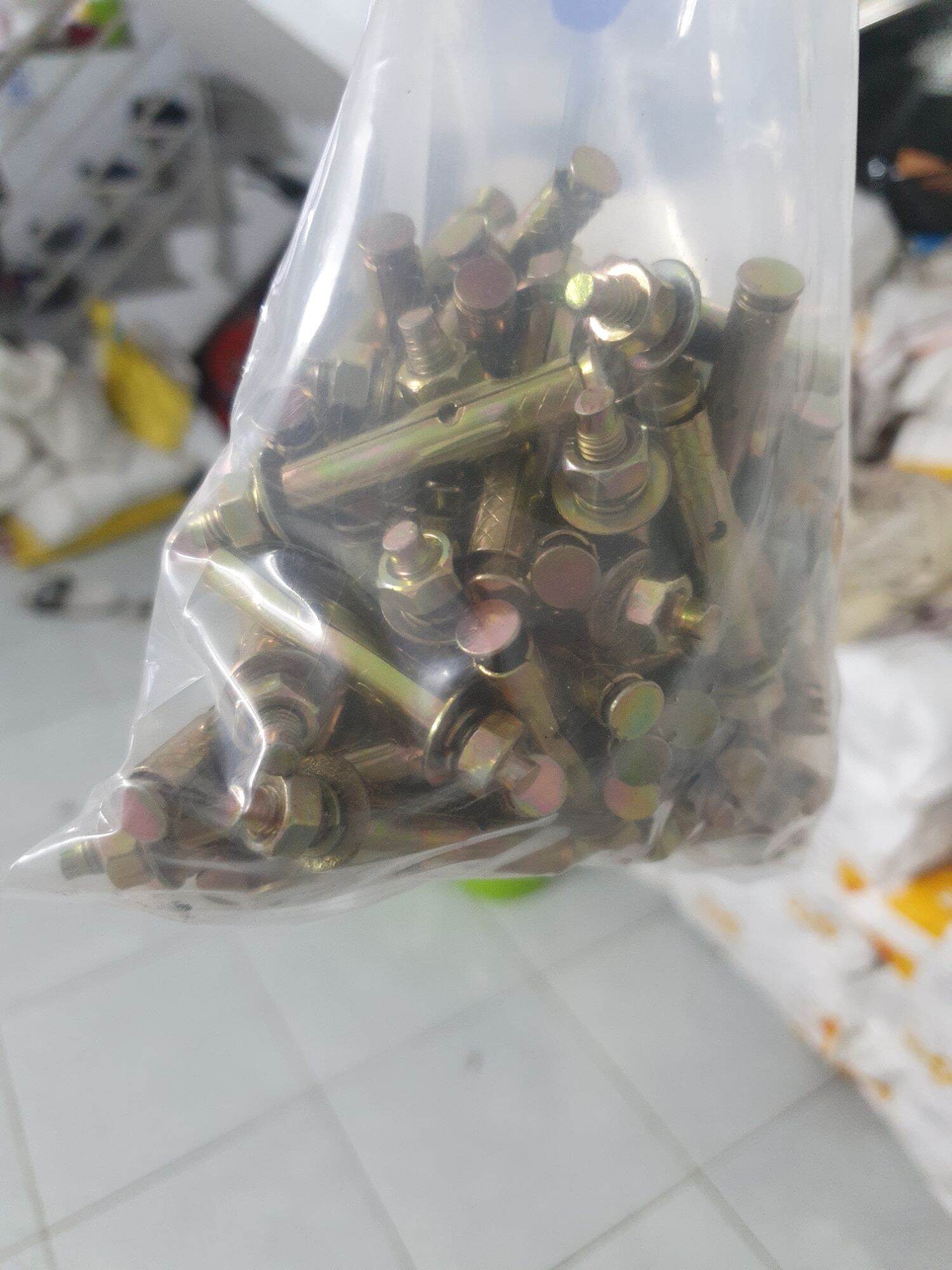tắc kê sắt bulon nở 6li ,8li bọc 10 con