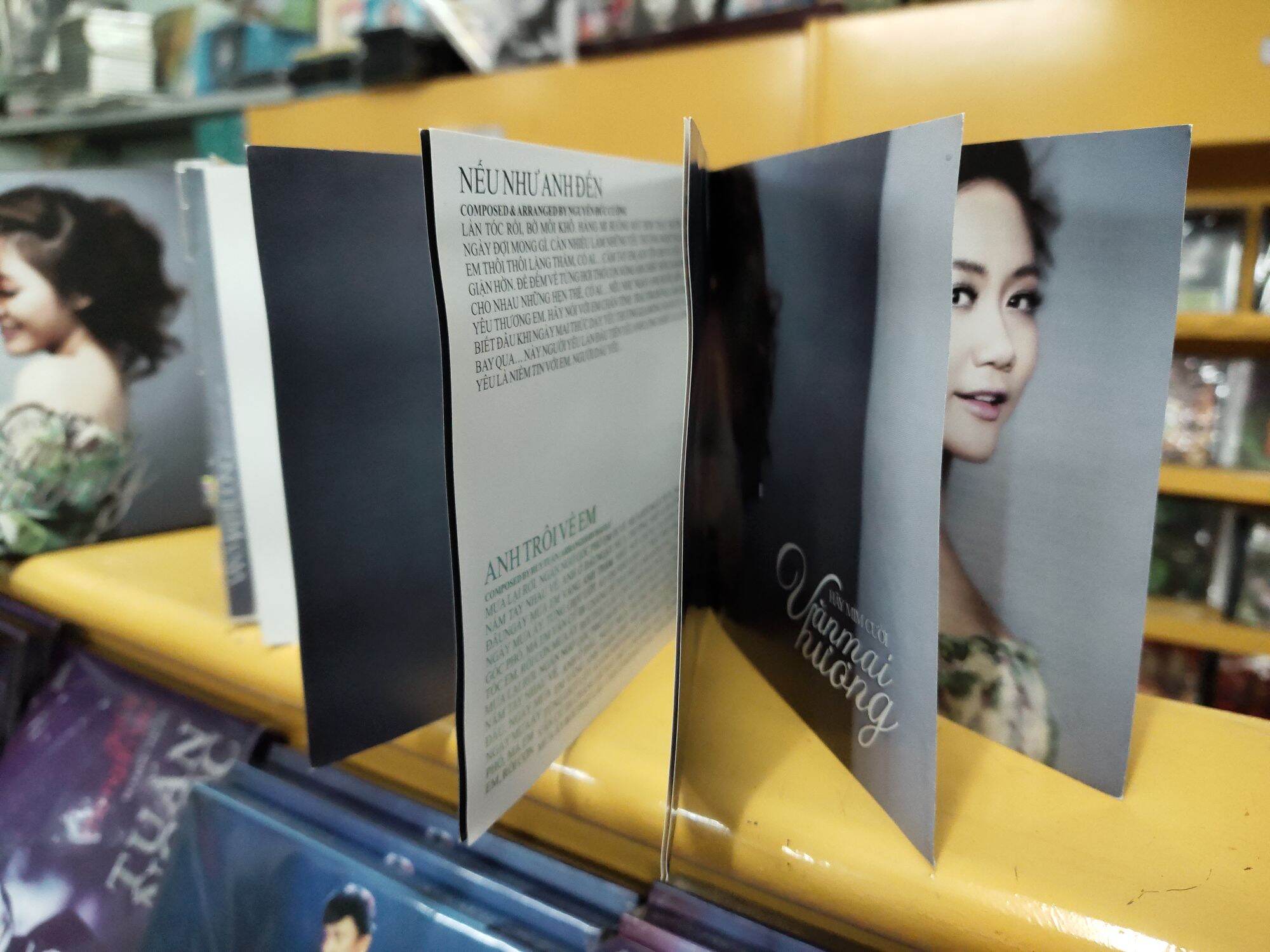 CD& DVD Văn Mai Hương - Hãy mỉm cười