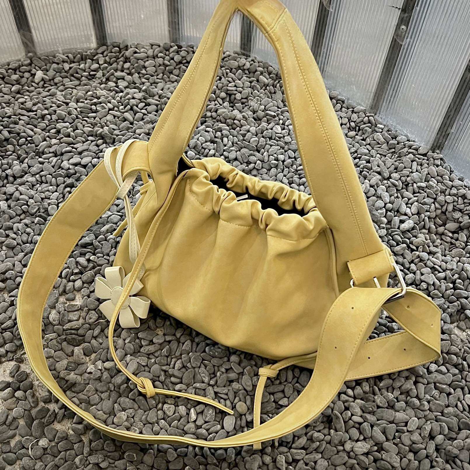 Arya | túi xách đeo chéo thiết kế - yellow drawstring crossbody - màu vàng - ba037