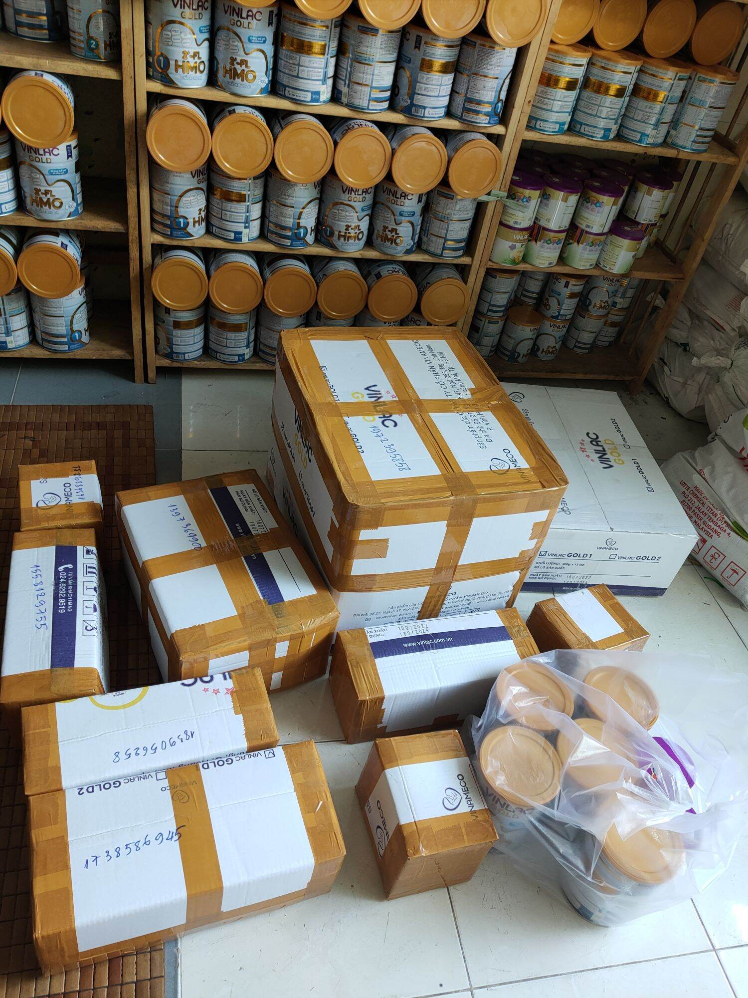 ( 2 lon freeship tặng 1 muỗng) SỮA VINLAC GOLD 1 800G DATE 2027