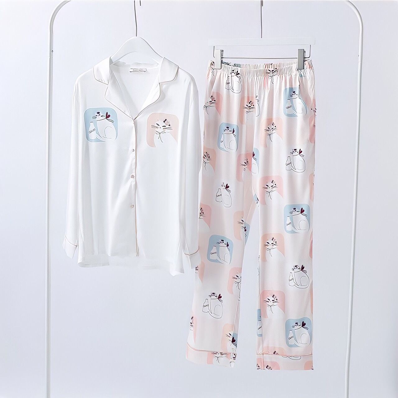 Sét bộ pyjama lụa xước tay dài quần dài.