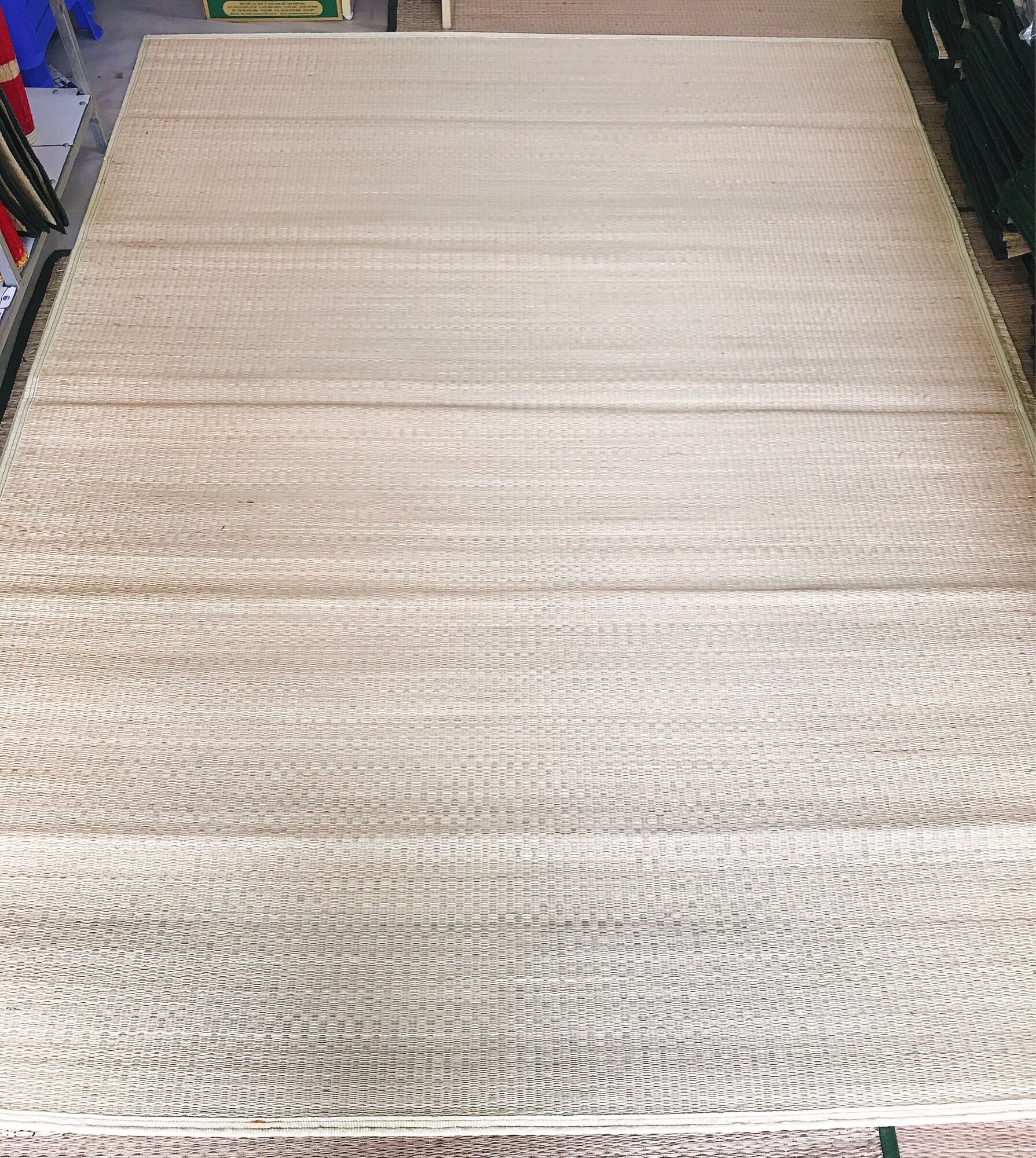 Chiếu cói trắng 1m8x2m bo viền