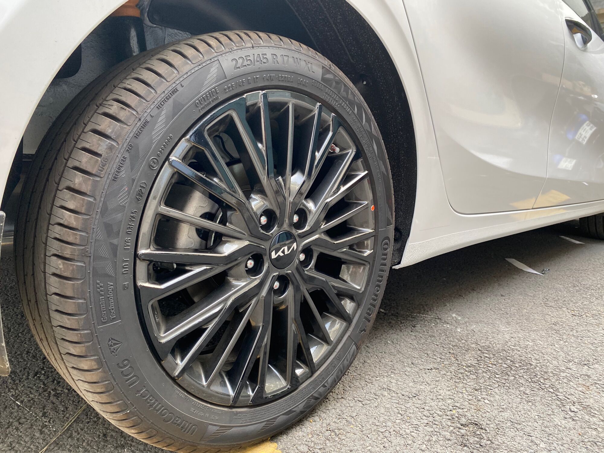 Decal dán mâm K3 mới (bộ 5 bánh)