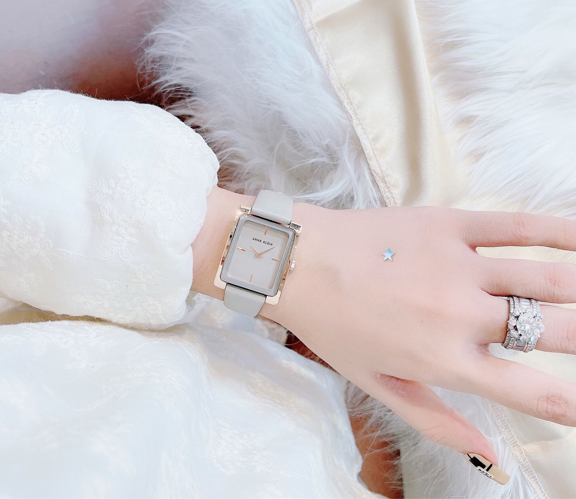 Đồng hồ nữ anne klein