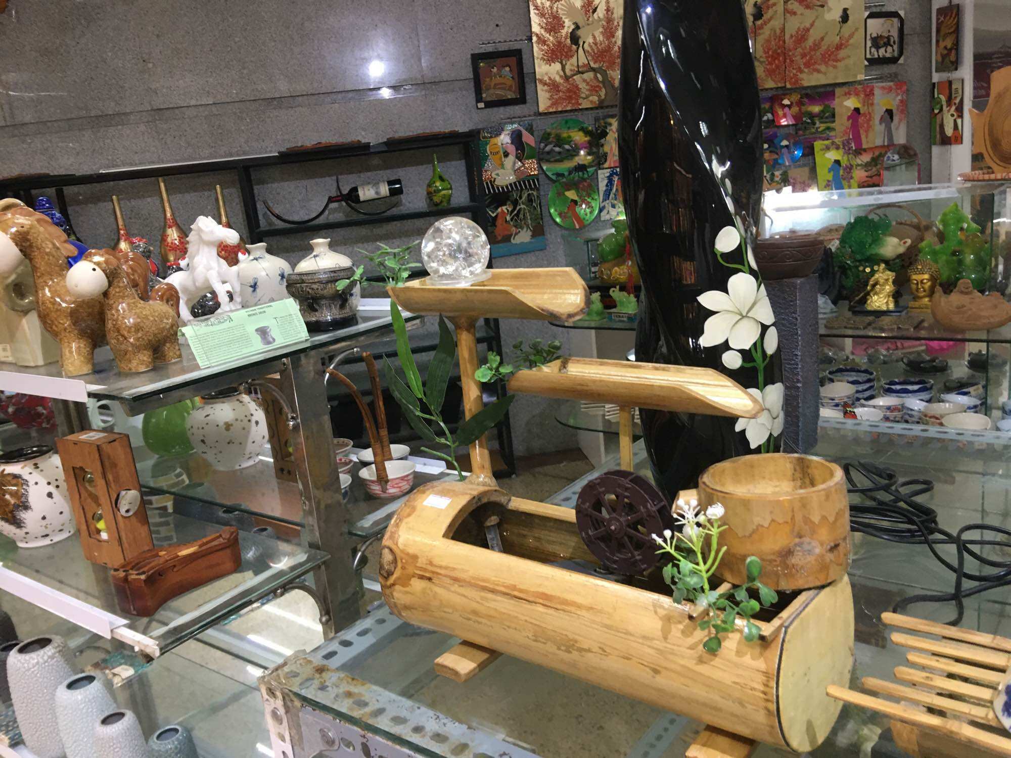 Thác nước phong thuỷ bằng tre