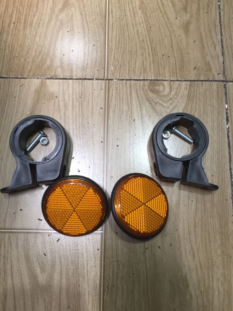 Mắt mèo phuột màu vàng