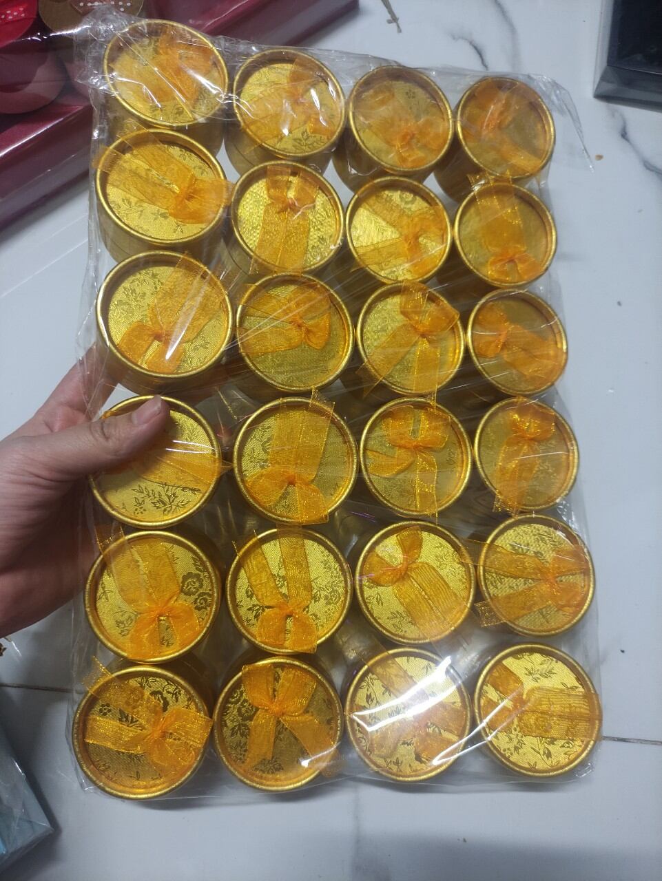 Lốc 24 hộp tròn màu vàng đựng nhẫn làm quà tặng
