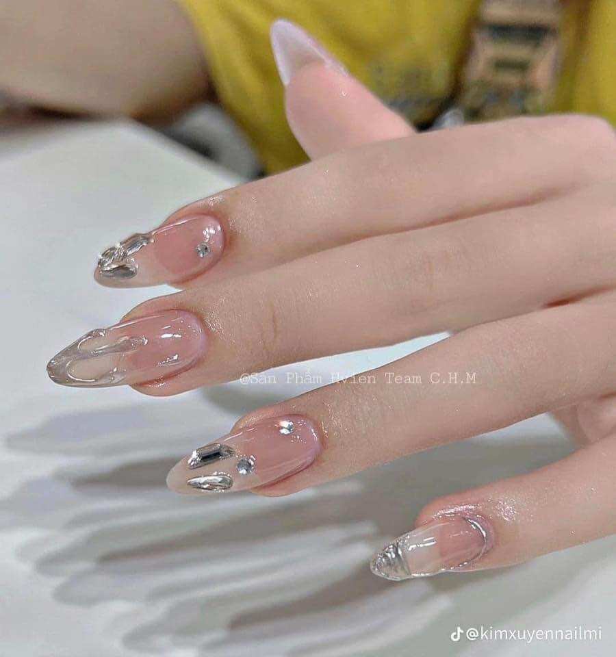 Móng úp thiết kế thạch hồng đính đá sang