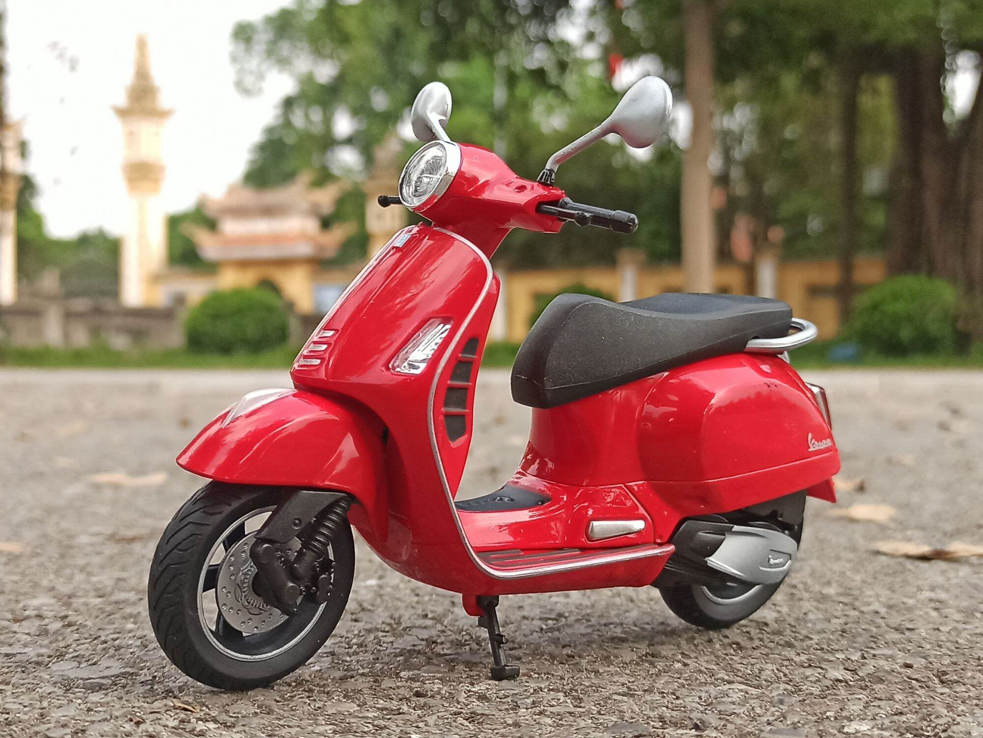 Mô hình xe máy Vespa GTS Super tỷ lệ 1/12