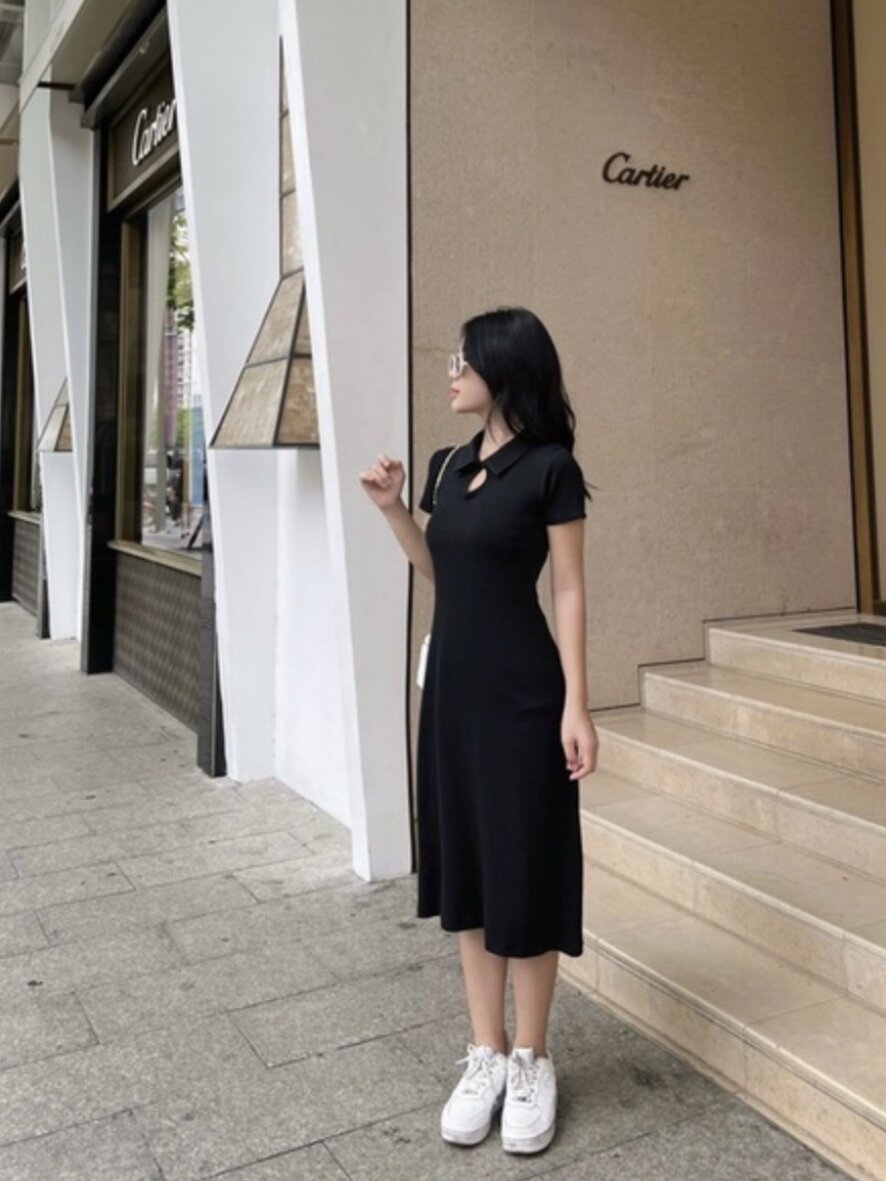 Đầm nữ khoét cổ