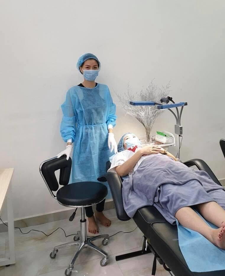 Nón trùm đầu y tế