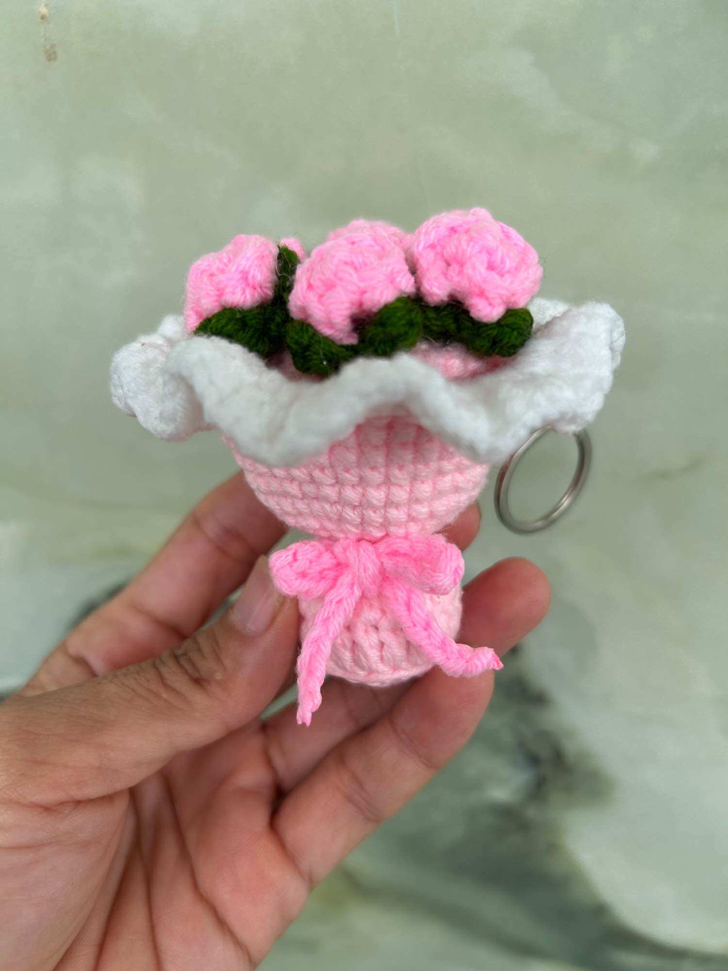 Móc khoá bó hoa len mini handmade đựng nhẫn cầu hôn