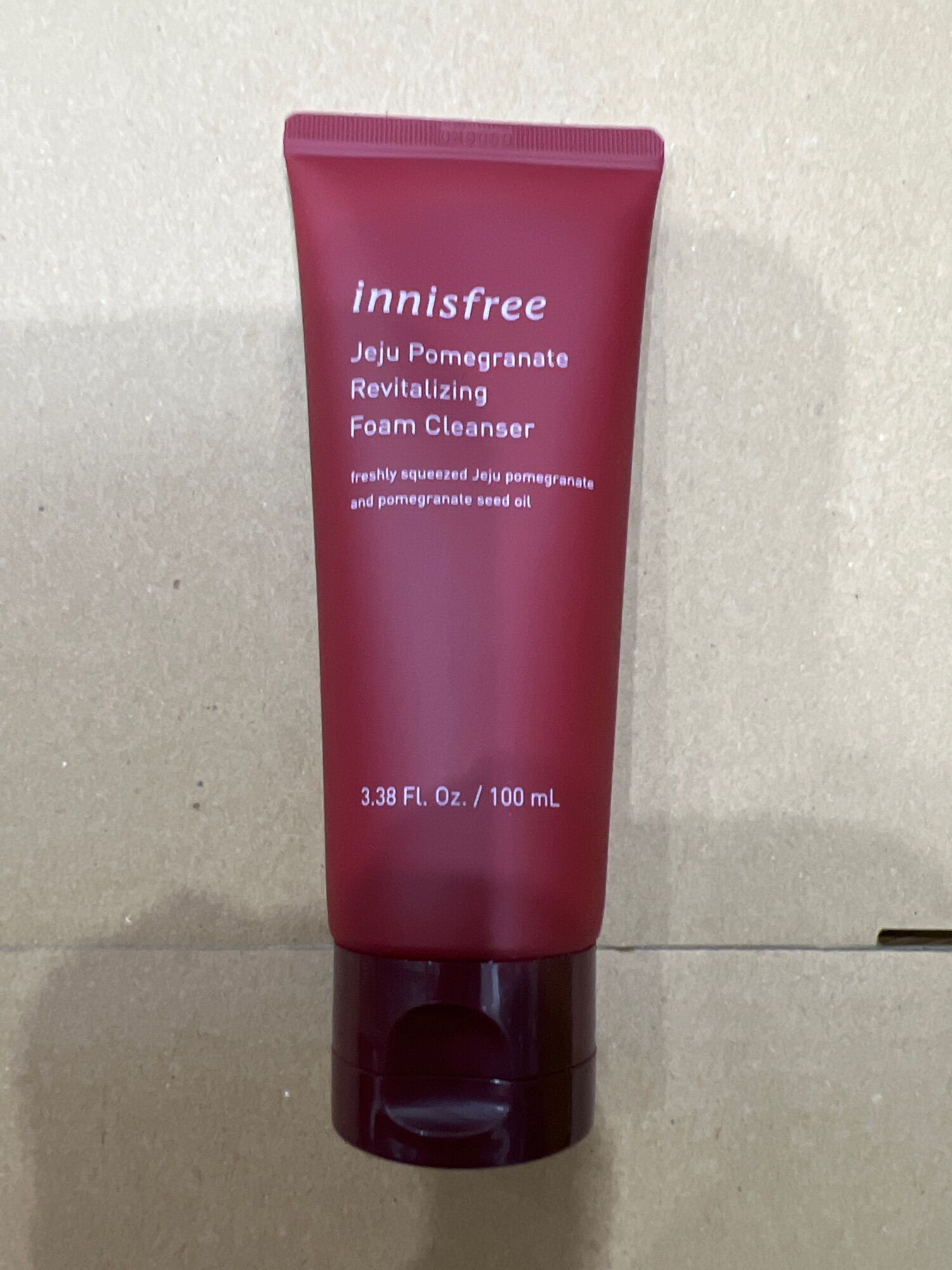 Sữa rửa mặt sáng da Innisfree triết xuất lựu đỏ