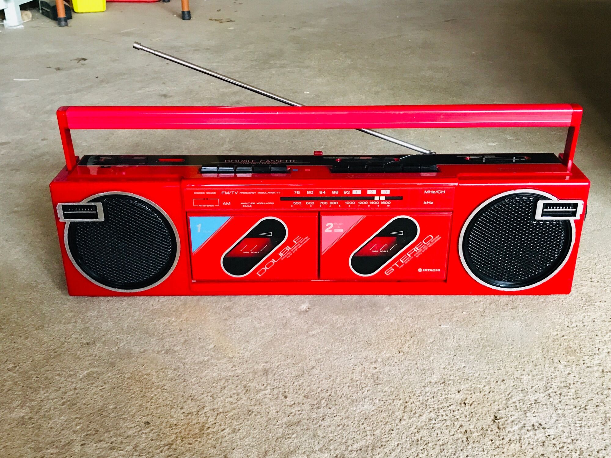 Đài Cassette Nội địa Nhật màu đỏ tươi