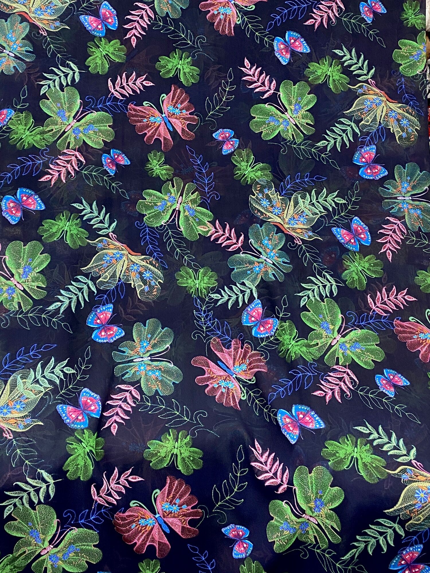 Vải voan chiffon hoa nền xanh đen