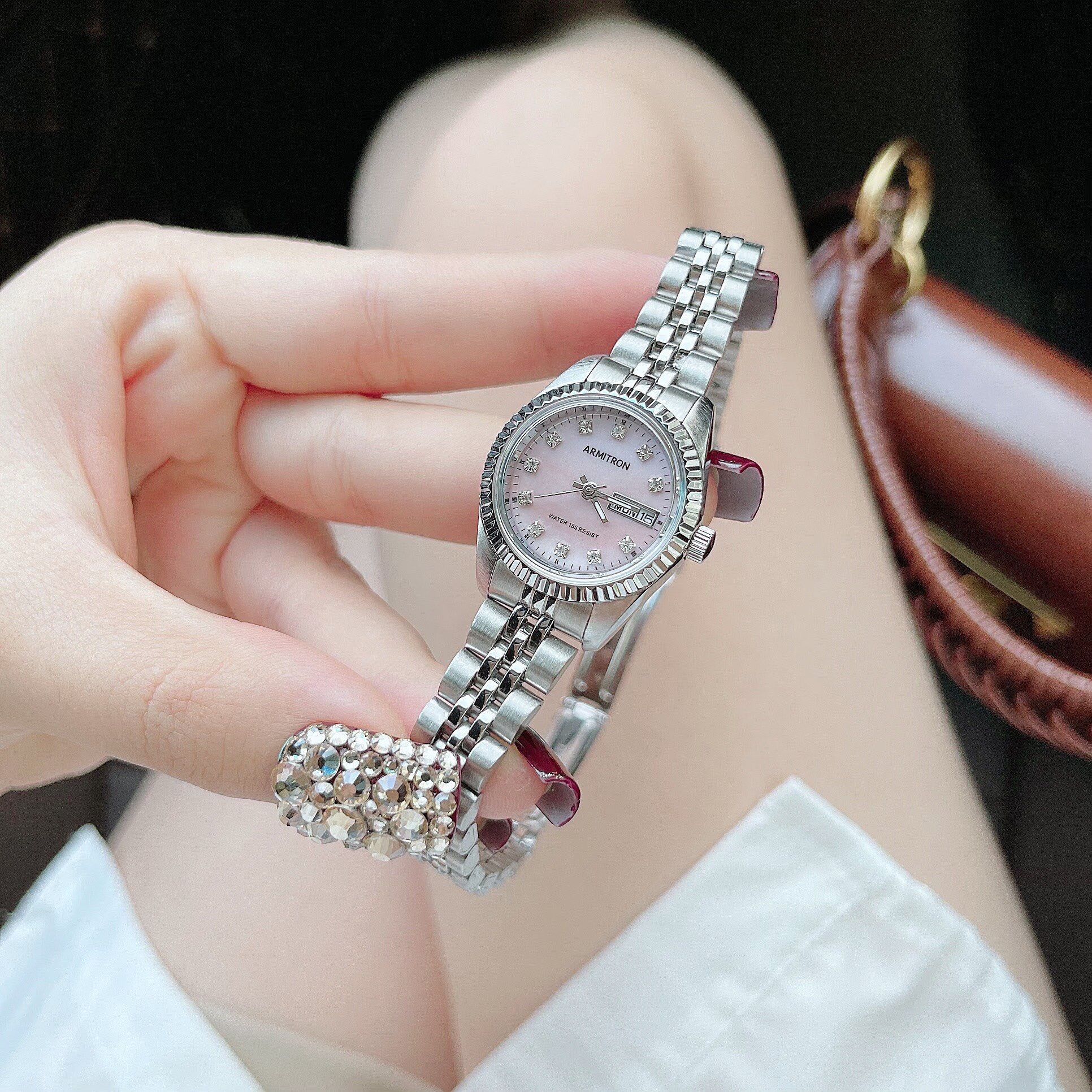 Đồng hồ nữ Armitron dây kim loại, size 25mm